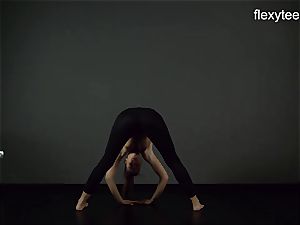 FlexyTeens - Zina shows lithe naked figure