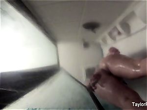 Taylor Showers With Secret webcam